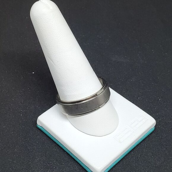 Hou Titanium Silver Tone Ring - Picture 3 of 7